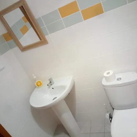 Hostel Costa Lodges, Shared Room Santa Cruz (Madeira)