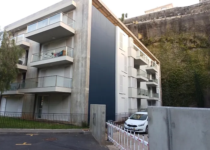 Hostel Costa Lodges, Funchal And Santa Cruz, Madeira *